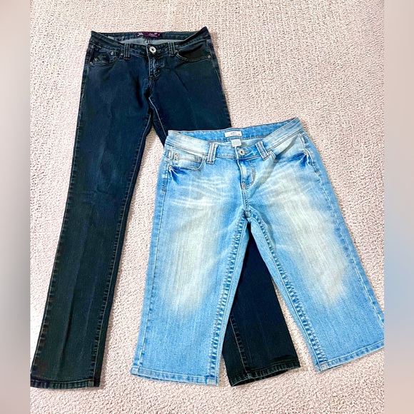 Pair of Nice Looking Size 7 Jeans - One Low Price - Picture 1 of 11